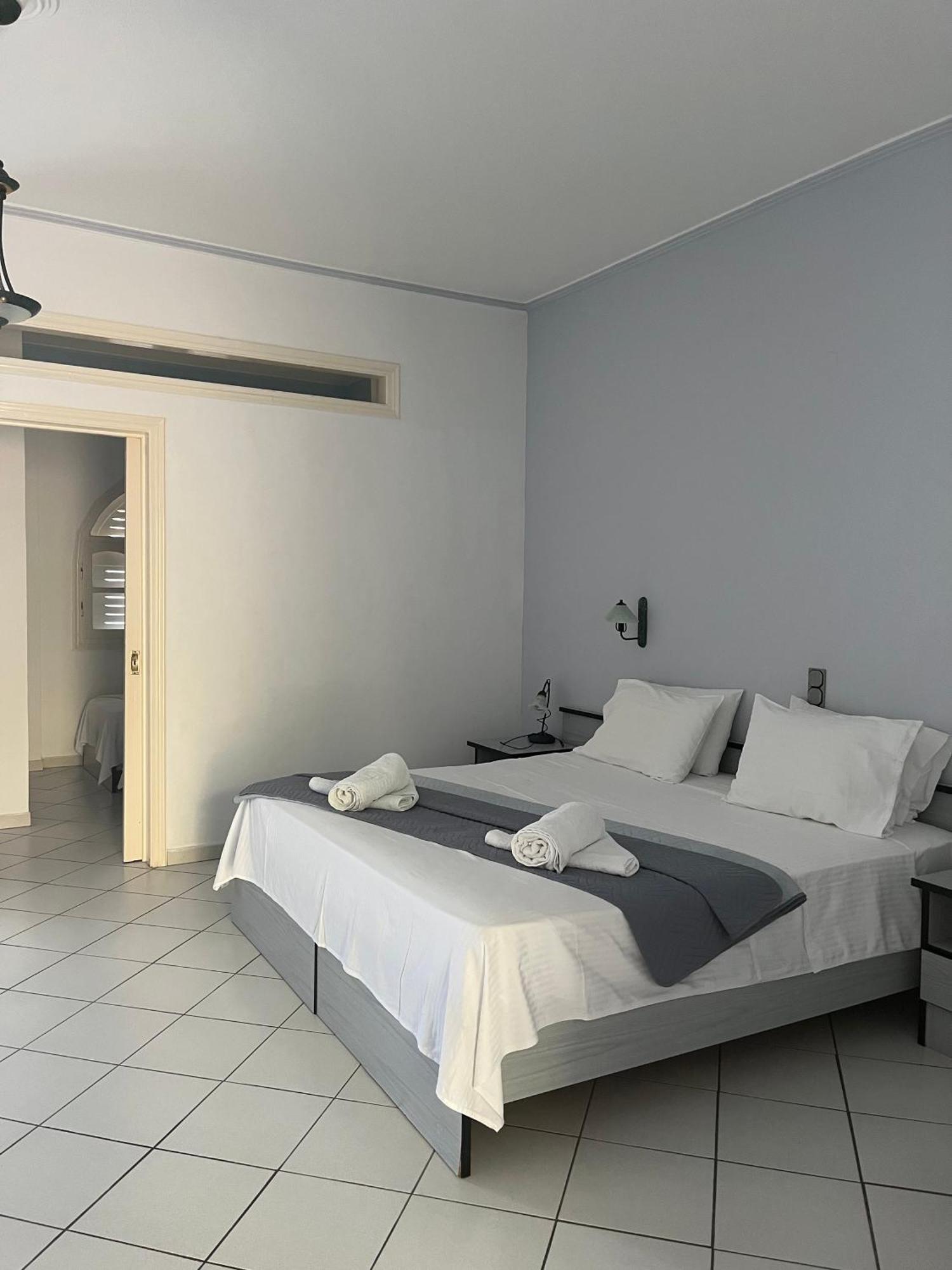 Dolphin Apartments 1 Parga Esterno foto