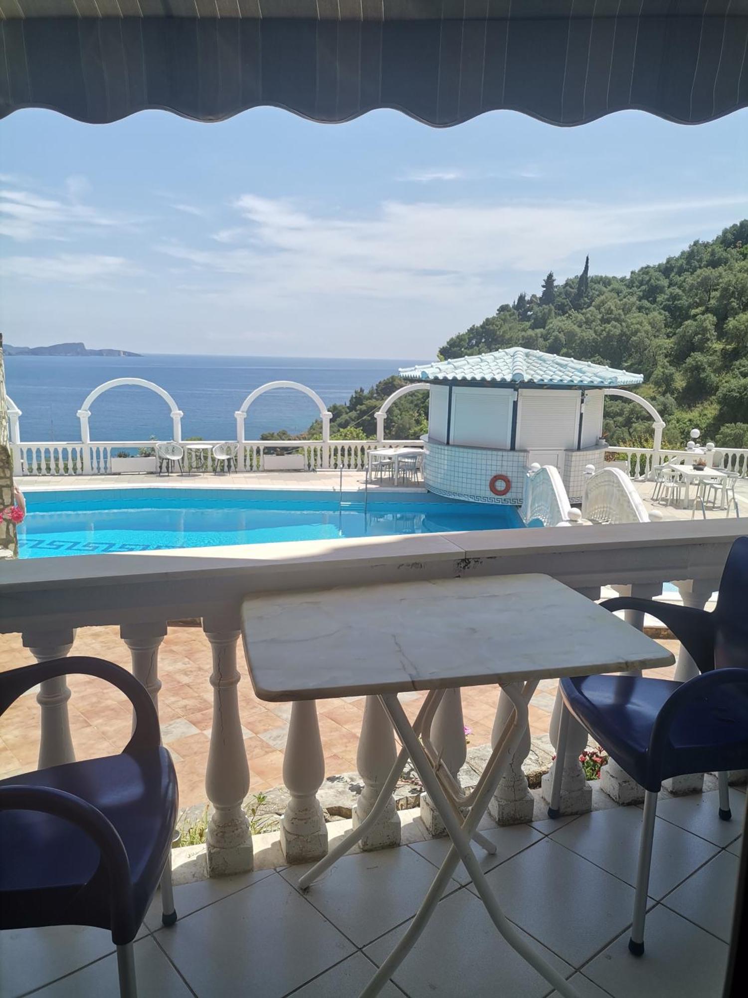 Dolphin Apartments 1 Parga Esterno foto